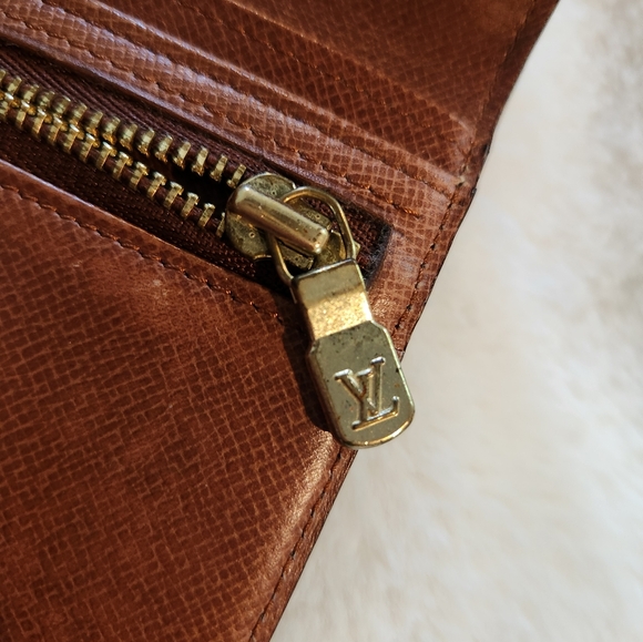 Louis Vuitton Tri-Fold Wallet - Picture 4 of 6